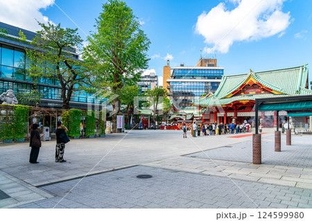 【東京都】夏の爽やかな青空が広がる神田明神 【東京都】夏の爽やかな青空が広がる神田明神 124599980