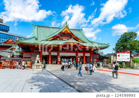 【東京都】夏の爽やかな青空が広がる神田明神 【東京都】夏の爽やかな青空が広がる神田明神 124599993