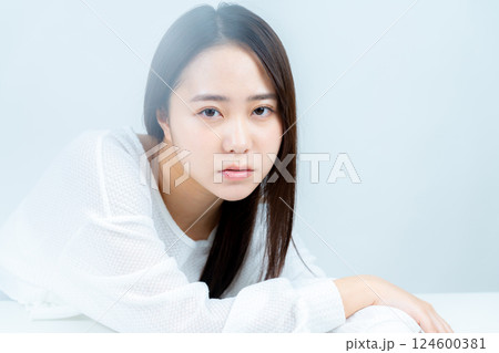 若い女性の美容イメージ 124600381
