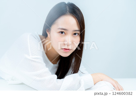 若い女性の美容イメージ 若い女性の美容イメージ 124600382