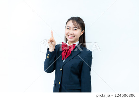 指差しする女子高生 124600800