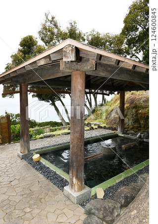 【南房総市 房総の秘湯 旅館「弁天鉱泉」露天風呂(影向の湯)と相模灘】 【南房総市 房総の秘湯 旅館「弁天鉱泉」露天風呂(影向の湯)と相模灘】 124600845