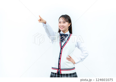 上を指差す学生 上を指差す学生 124601075