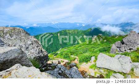 夏の火打山・妙高山登山（妙高山南峰から北アルプス方面の眺め） 124601810