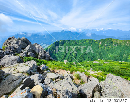 夏の火打山・妙高山登山（妙高山南峰から黒姫山・高妻山・北アルプス方面の眺め） 124601827