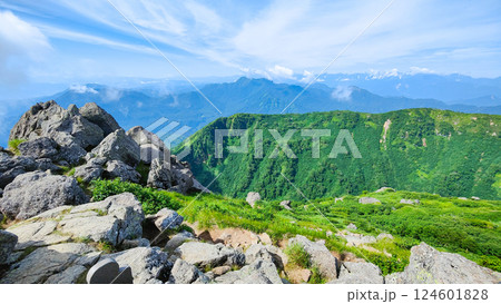 夏の火打山・妙高山登山（妙高山南峰から黒姫山・高妻山・北アルプス方面の眺め） 124601828