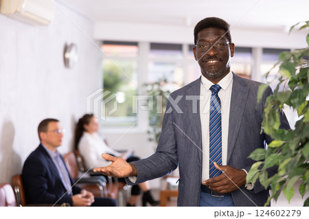Adult man in business suit posing in reception 124602279