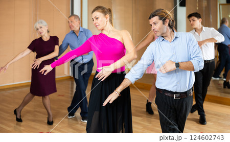 woman horeografer dances contemporary dance 124602743