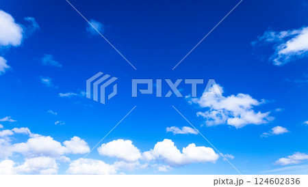 爽やかな青空と雲の風景 124602836