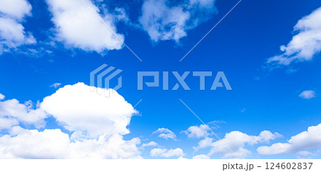 爽やかな青空と雲の風景 爽やかな青空と雲の風景 124602837