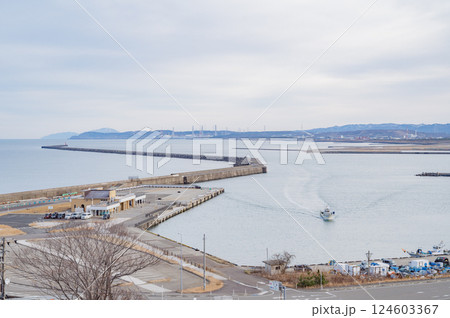 新潟 番神堂から望む柏崎港(柏崎市) 新潟 番神堂から望む柏崎港(柏崎市) 124603367