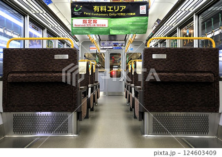 【JR西日本】221系 直通快速の車内〜うれしート〜(おおさか東線:大阪駅) 【JR西日本】221系 直通快速の車内〜うれしート〜(おおさか東線:大阪駅) 124603409