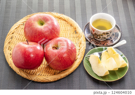 リンゴとお茶 リンゴとお茶 124604010