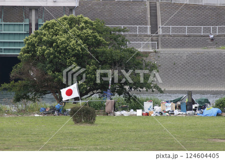 多摩川河川敷の不法占拠住まい(神奈川県内) 多摩川河川敷の不法占拠住まい(神奈川県内) 124604405