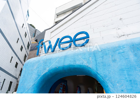 韓国コスメ店fweeでお買い物　聖水駅近く　韓国ソウル 124604826