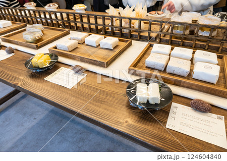 イェビンダン（Yebindang）にてケソンジュアク（朝鮮伝統菓子）を買う　聖水駅近く　韓国ソウル 124604840