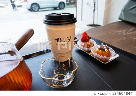 イェビンダン(Yebindang)で一休み ケソンジュアク(朝鮮伝統菓子) 聖水駅近く 韓国ソウル イェビンダン(Yebindang)で一休み ケソンジュアク(朝鮮伝統菓子) 聖水駅近く 韓国ソウル 124604844