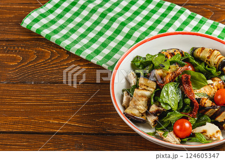 Grilled vegetable salad with spinach and cherry tomatoes in rustic setting Grilled vegetable salad with spinach and cherry tomatoes in rustic setting 124605347