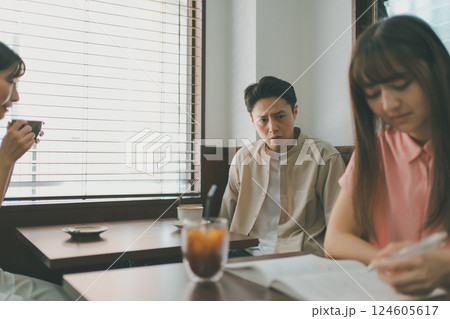 coffee shop coffee shop 124605617