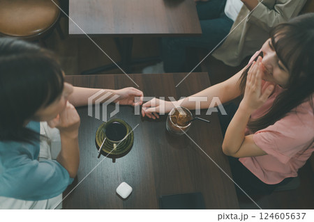 coffee shop 124605637