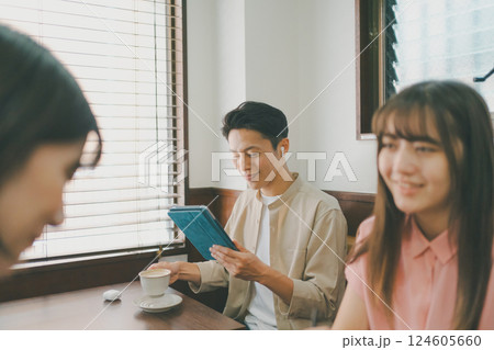 coffee shop coffee shop 124605660
