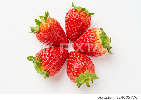 真っ赤ないちご 124605776