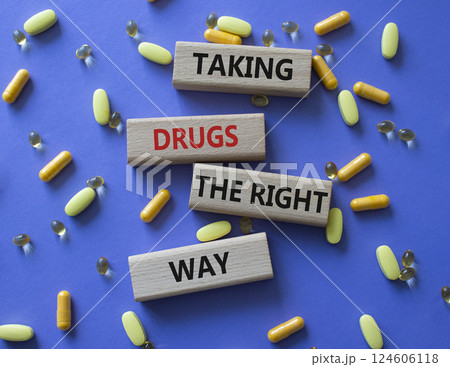 Medicine symbol. Concept word Taking drugs the right way on wooden blocks. Beautiful purple background with pills. Medicine concept. Copy space 124606118