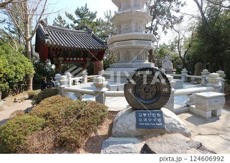 海東龍宮寺の門と塔 124606992
