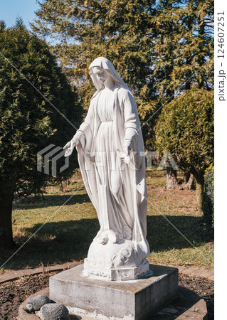 Virgin Mary statue in Christian Catholic church. Religion, Christianity, Catholicism concept Virgin Mary statue in Christian Catholic church. Religion, Christianity, Catholicism concept 124607251