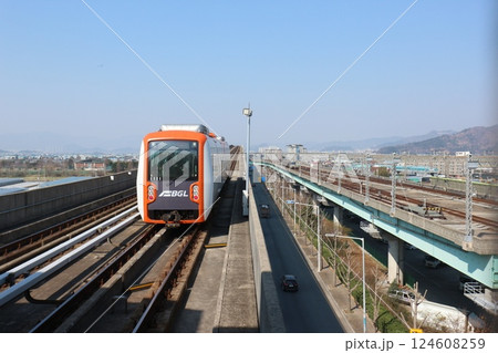 釜山金海軽電鉄の電車 124608259