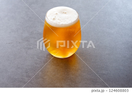よく冷えたビールのグラス よく冷えたビールのグラス 124608803