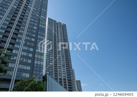タワーマンションのある都市風景 124609405