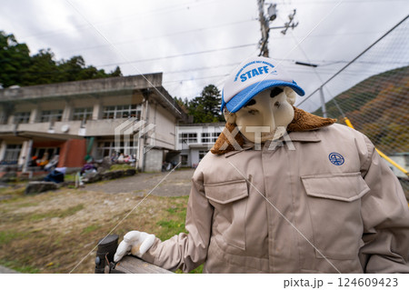 【名頃地区】かかしの里 旧名頃小学校 【名頃地区】かかしの里 旧名頃小学校 124609423