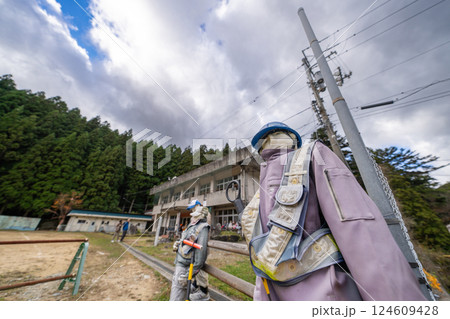 【名頃地区】かかしの里　旧名頃小学校 124609428