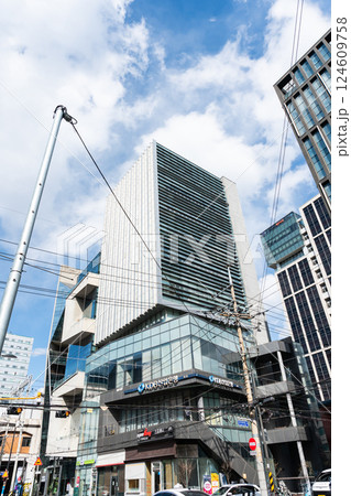 聖水駅周辺の風景 春の青空 韓国ソウル 聖水駅周辺の風景 春の青空 韓国ソウル 124609758