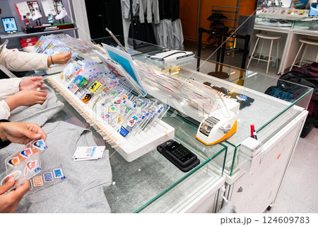 ナイキソウルでワッペンカスタム　明洞通り　韓国ソウル 124609783