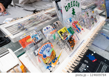 ナイキソウルのワッペンカスタム　明洞通り　韓国ソウル 124609784