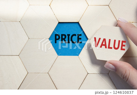 Price and Value symbol. Concept word Price and Value on wooden comb puzzle. Businessman hand. Beautiful blue background. Business and Price and Value concept. Copy space 124610837