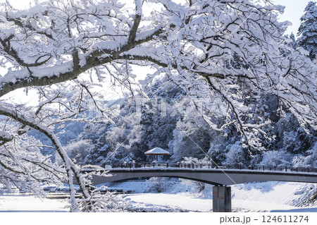 三朝温泉 の雪景色 124611274