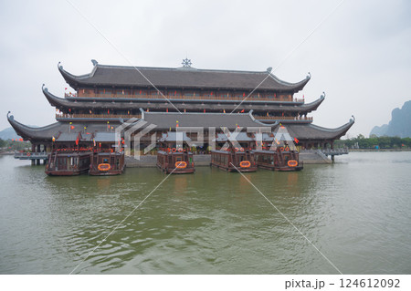 ベトナム ハナム省のタムチュック寺院 Chùa Tam Chúc (tỉnh Hà Nam) ベトナム ハナム省のタムチュック寺院 Chùa Tam Chúc (tỉnh Hà Nam) 124612092