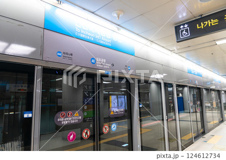 金浦国際空港 電車交通A’REXの乗り場 韓国ソウル 金浦国際空港 電車交通A’REXの乗り場 韓国ソウル 124612734