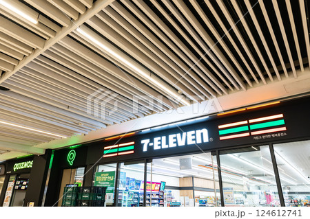 金浦国際空港の国内線ターミナルにあるセブンイレブン　韓国ソウル 124612741