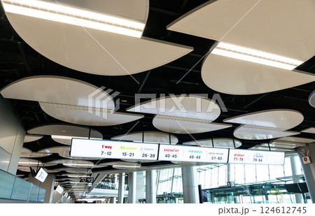 金浦国際空港　国内線ターミナルの面白い天井　韓国ソウル 124612745