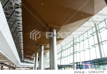 金浦国際空港　国内線ターミナルの広大な天井　韓国ソウル 124612747