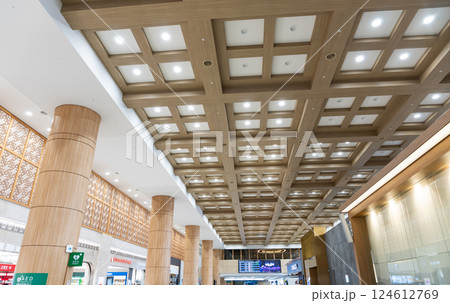 金浦国際空港 国際線ターミナルの免税店を散策 韓国ソウル 金浦国際空港 国際線ターミナルの免税店を散策 韓国ソウル 124612769