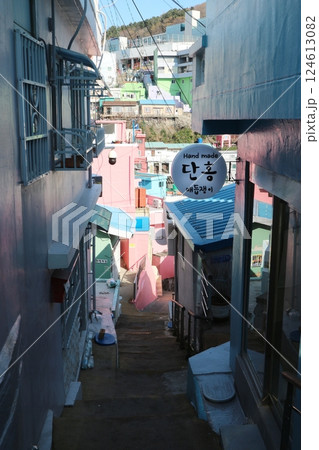 韓国　甘川文化村の階段 124613082