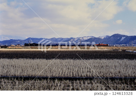 2007年　北陸本線を走るDD51とC57プッシュプルのSL北びわこ号 124613328
