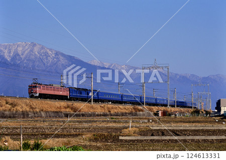 2007年 湖西線を走るEF8148ブルートレイン日本海4号 2007年 湖西線を走るEF8148ブルートレイン日本海4号 124613331