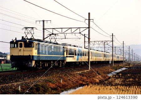 2007年　東海道本線を走るEF651120お座敷列車あすか団臨 124613390