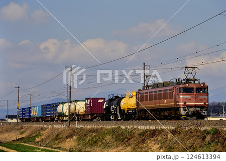 2007年　北陸本線を走るEF812貨物列車 124613394